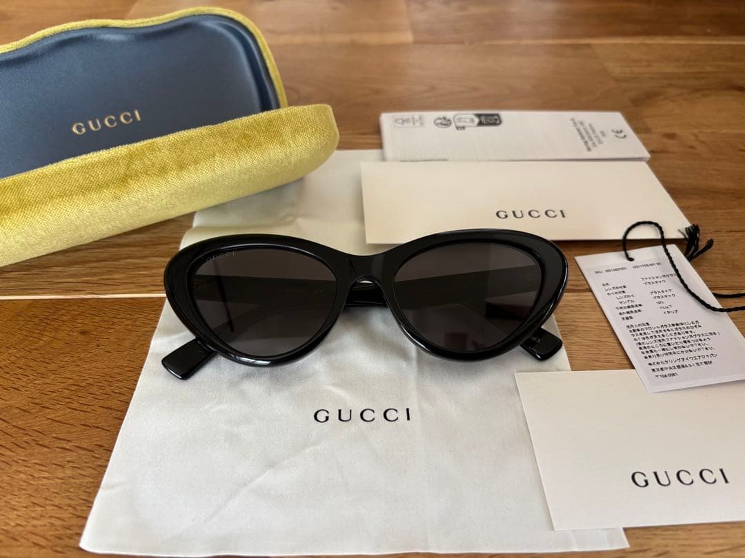 ⭐︎：【新品未使用】GUCCI キャットアイサングラス※鑑定書カード付