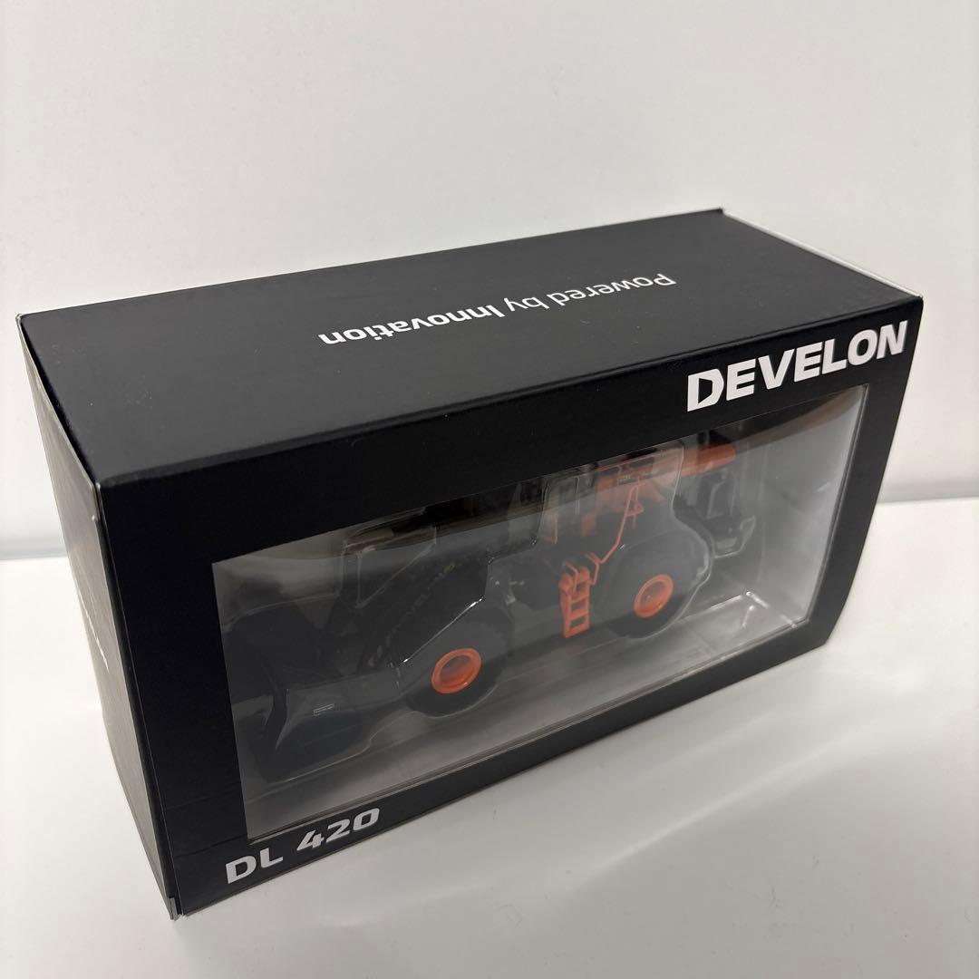 【メーカー純正】新品未開封DEVELON大型ホイールローダー1/50サイズ