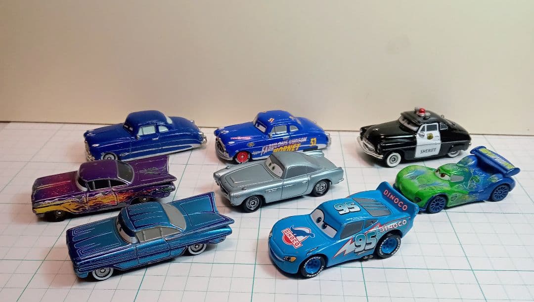 トミカディズニーカーズ8台