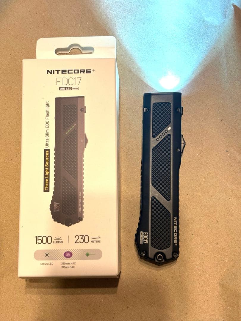 Nitecore スリムフラッシュライト　EDC17