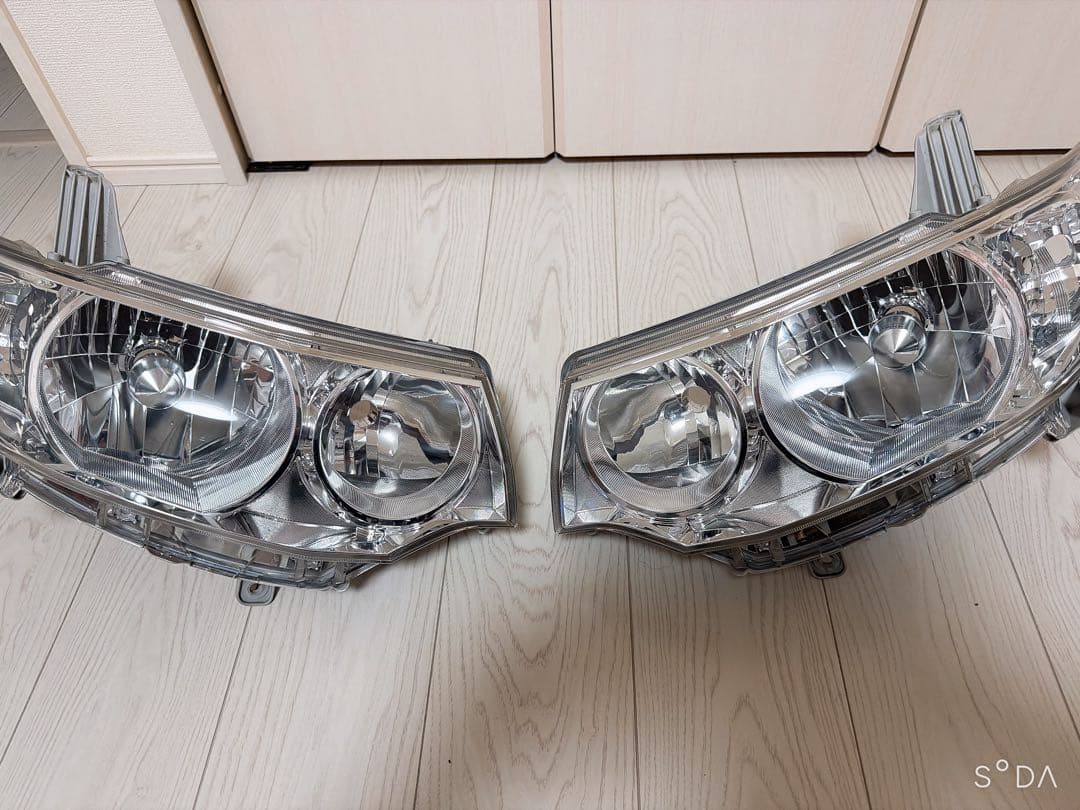 H*8様 タントカスタム L375S ヘッドライト左右