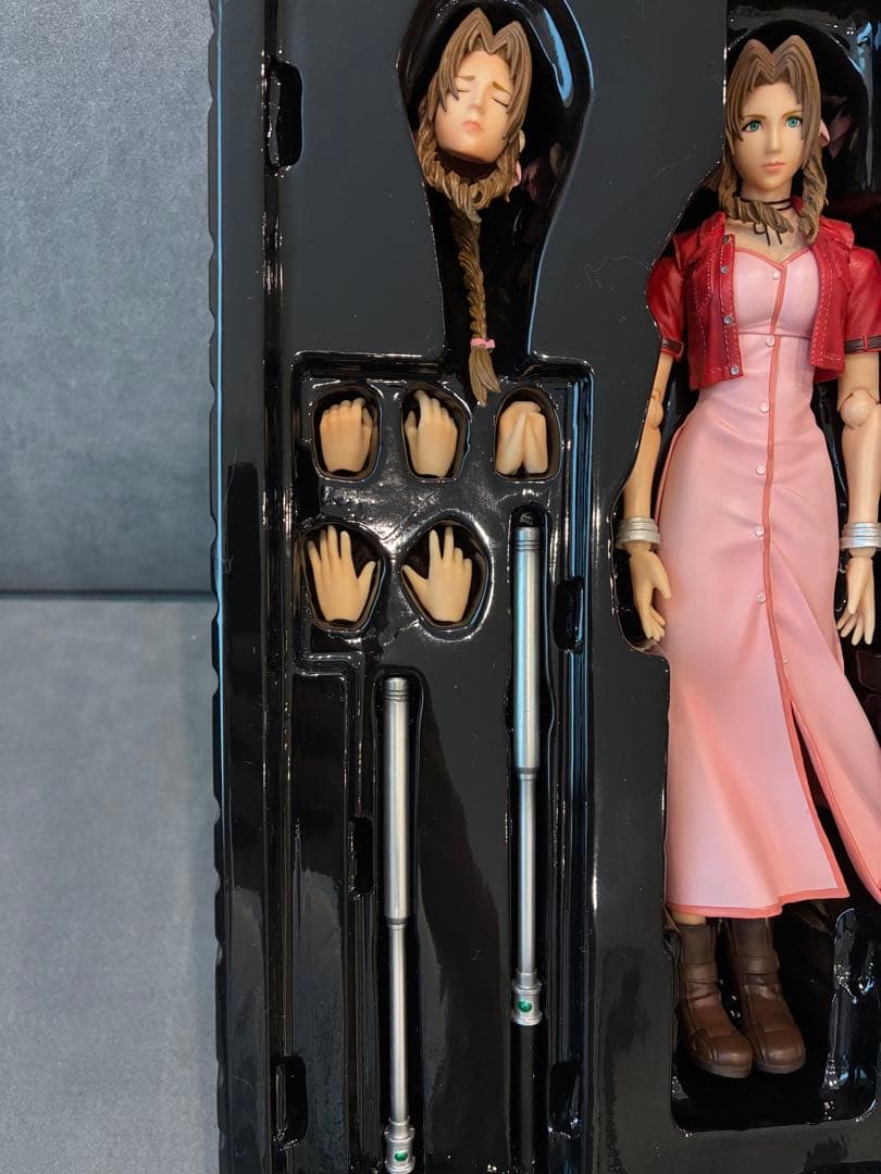 ファイナルファンタジー FF7 エアリス プレイアーツ改 クライシスコア