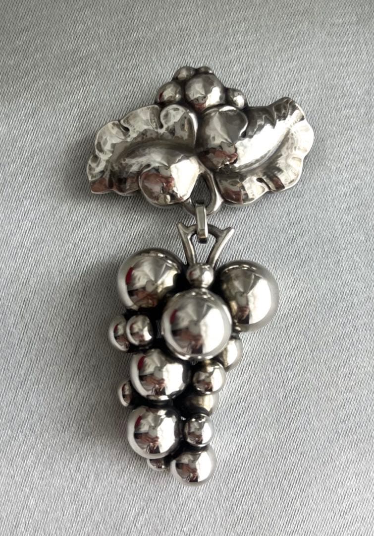 【美品】ジョージジェンセン★ムーンライトグレープブローチ　ぶどう　SV925