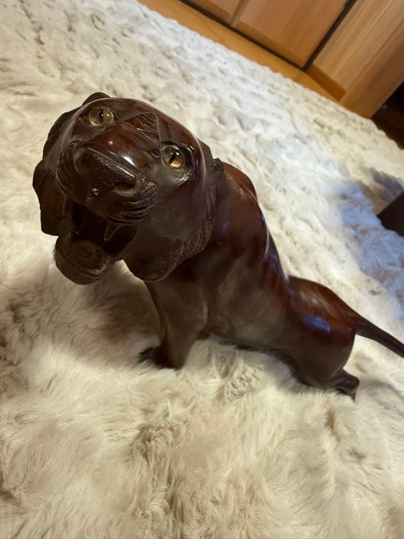 木製虎彫刻 ダークブラウン