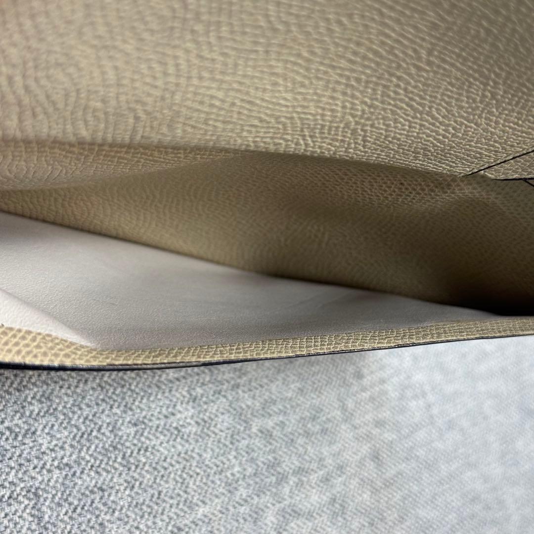 ヴァレクストラ パスポートケース 6カード トラベルドキュメントホルダー