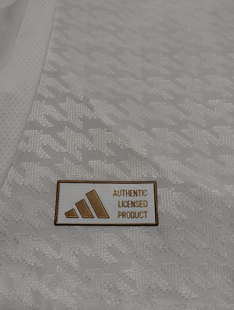 レアル・マドリード XL ホワイトユニフォーム　ヴィニシウス・ジュニオール