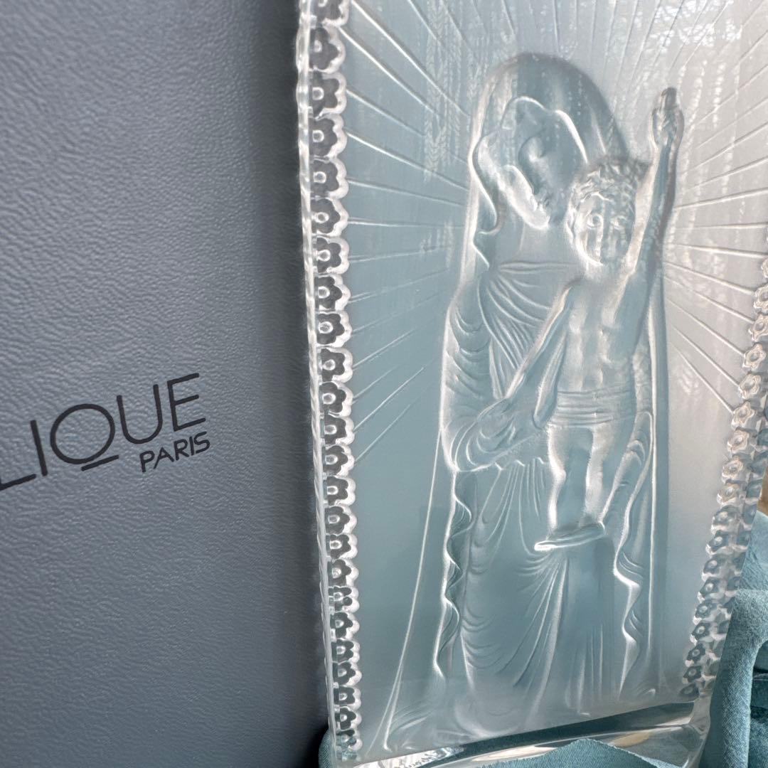 【LALIQUE】ルネ　ラリック -祈りを込めた跪く聖母子像-
