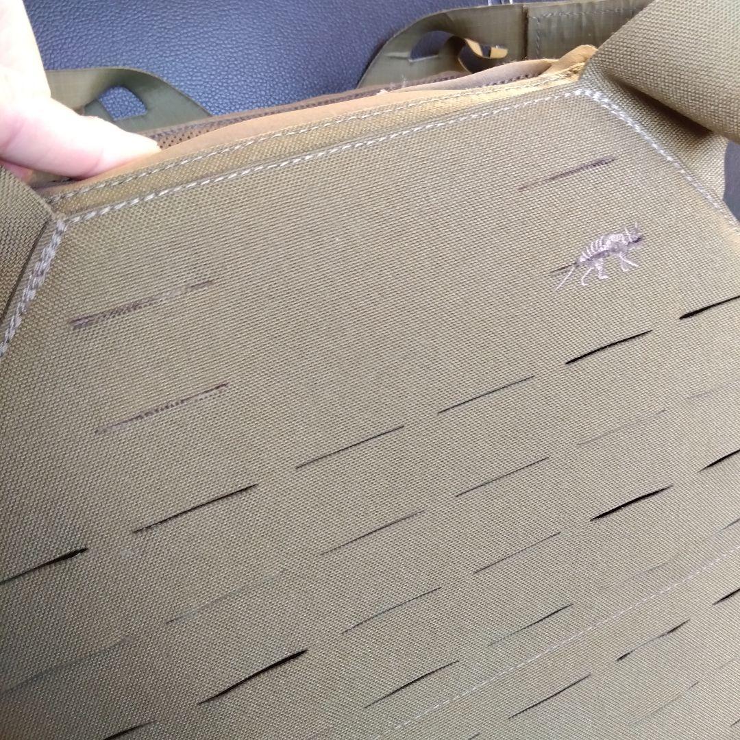 タスマニアンタイガー プレートキャリア　カーキ