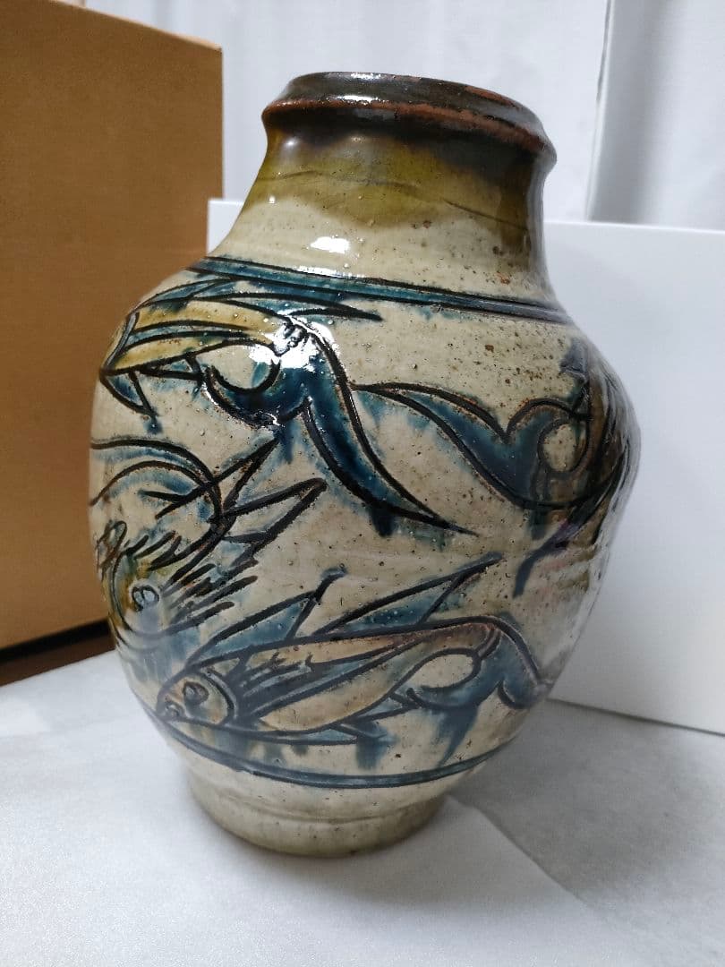 やちむん金城次郎　壺　 魚紋（5）＋海老魚紋（3）計８　希少品　高さ 28cm