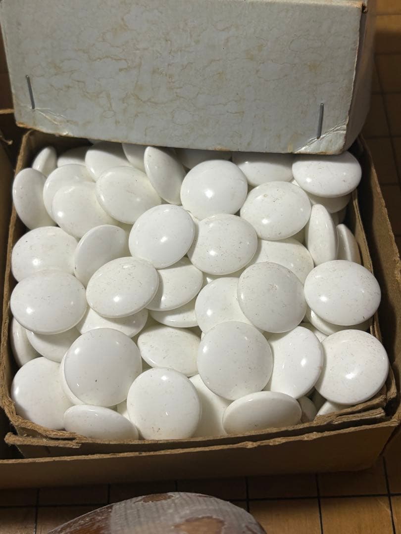 囲碁盤と碁石セット　脚付き　ヘソあり　アンティーク