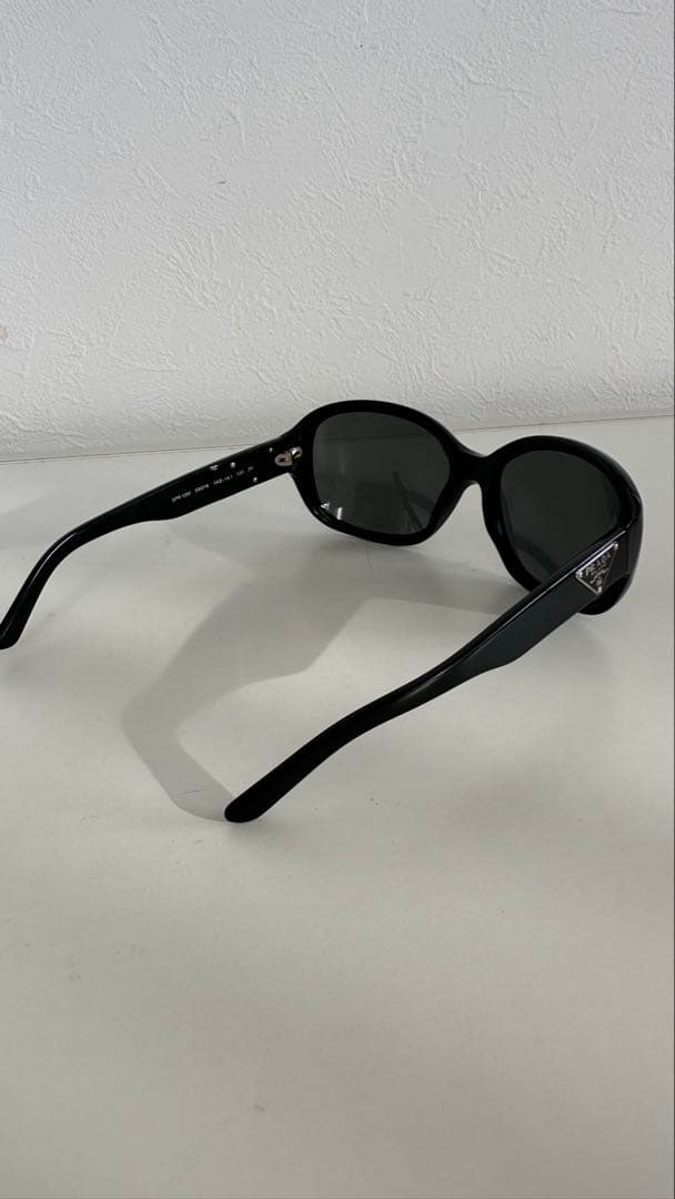 Prada ブラック サングラス