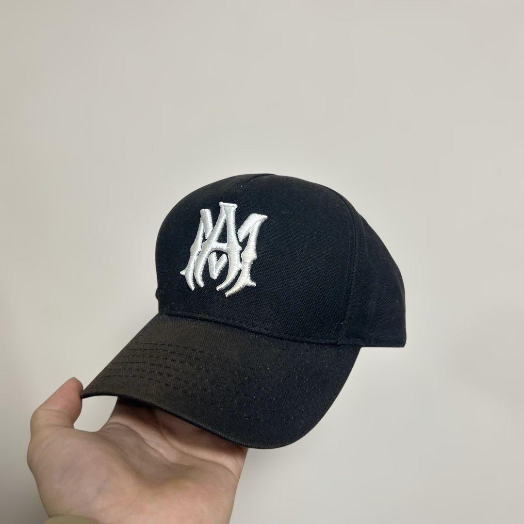 AMIRI 黒 キャップ Mの刺繍