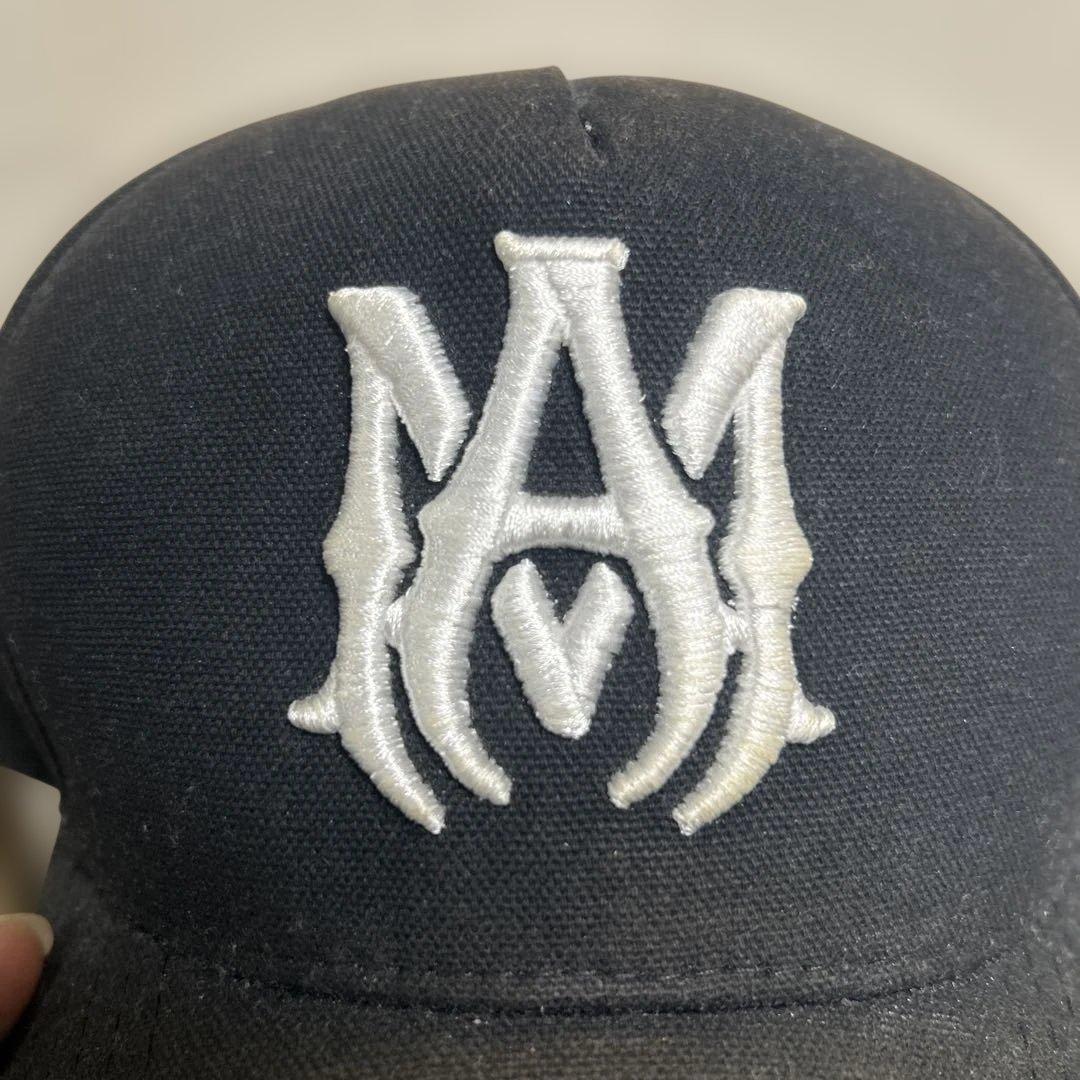 AMIRI 黒 キャップ Mの刺繍