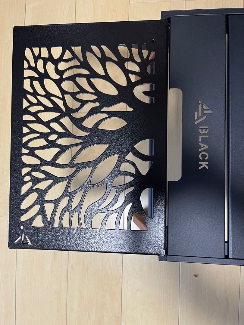 【新品未使用】　ブラックデザイン　ツリー柄　アイアンプレート　2枚セット