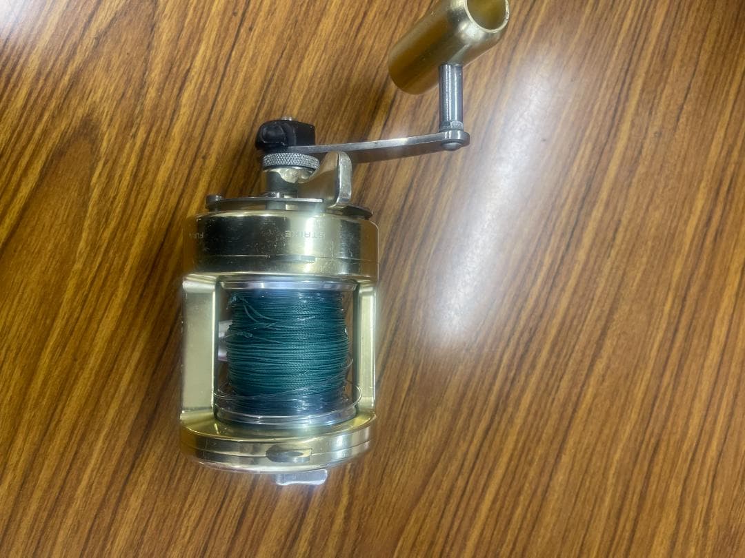 金色 スピニングリール 緑の糸付き　PE