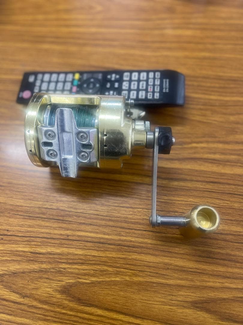 金色 スピニングリール 緑の糸付き　PE