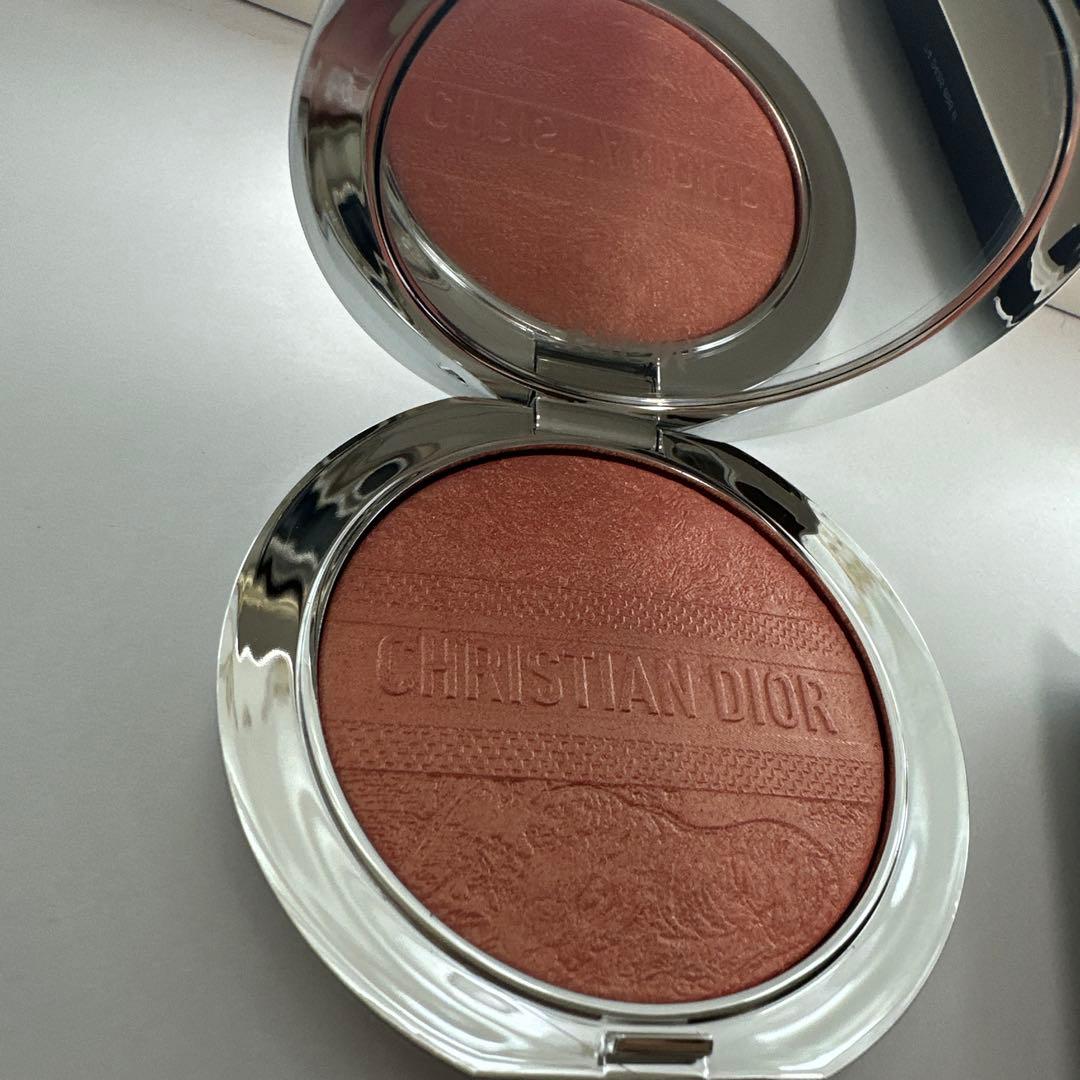 ディオールスキンフォーエバーグロウ　ルミナイザー004コーラルグロウ