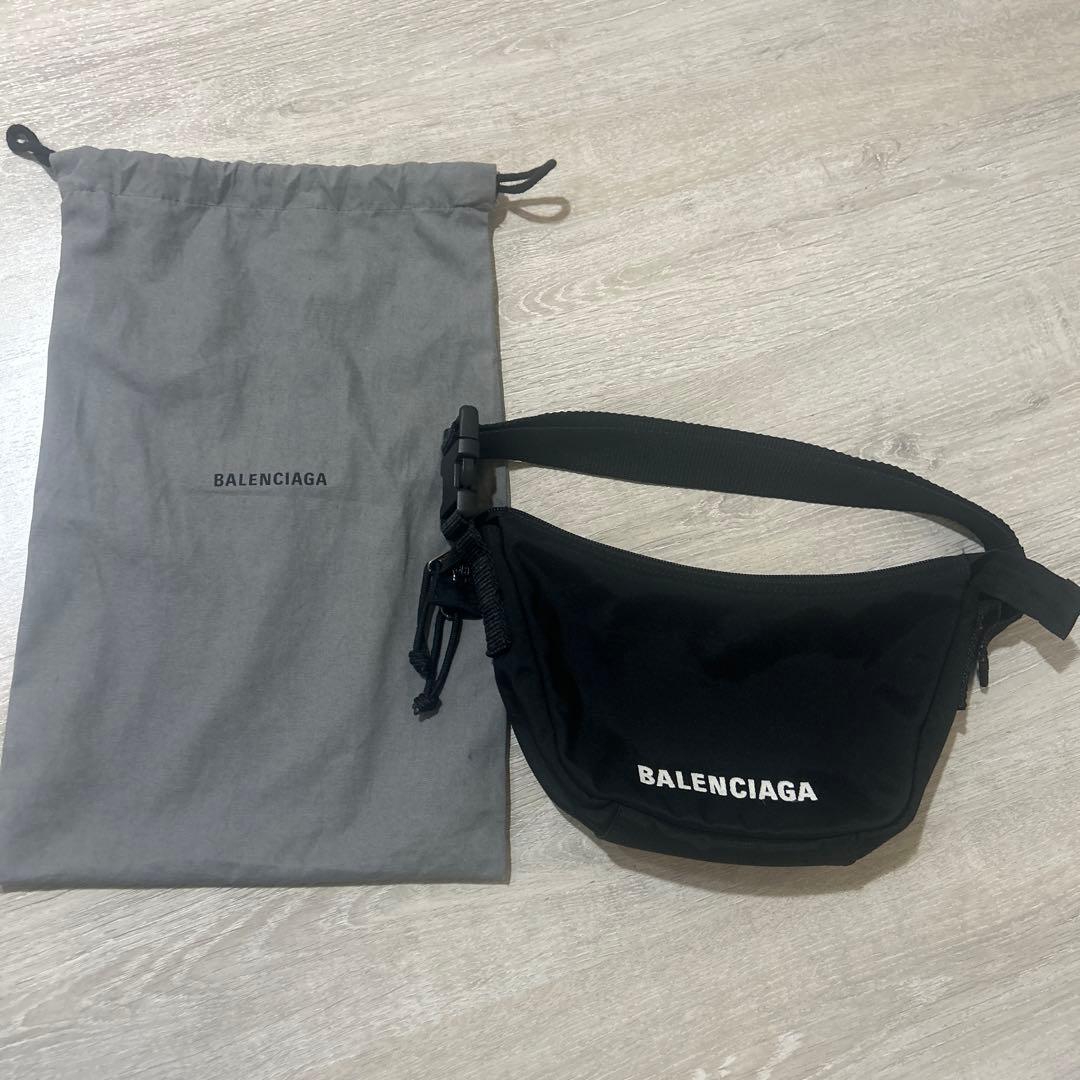 BALENCIAGAボディバッグ
