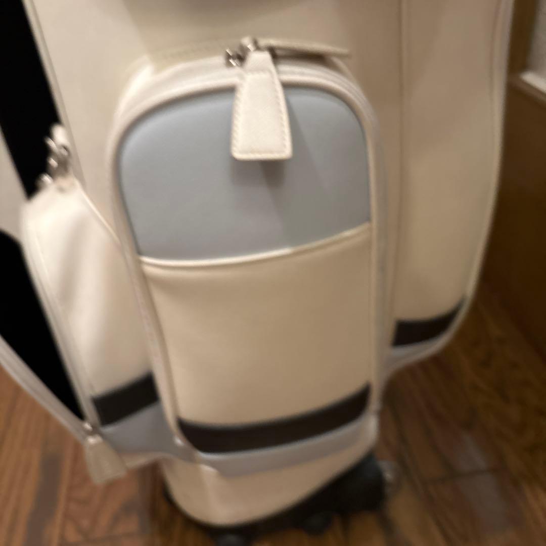 ホワイト キャディバッグ 複数ポケット付き　キャスター付き　8個のポケット付き