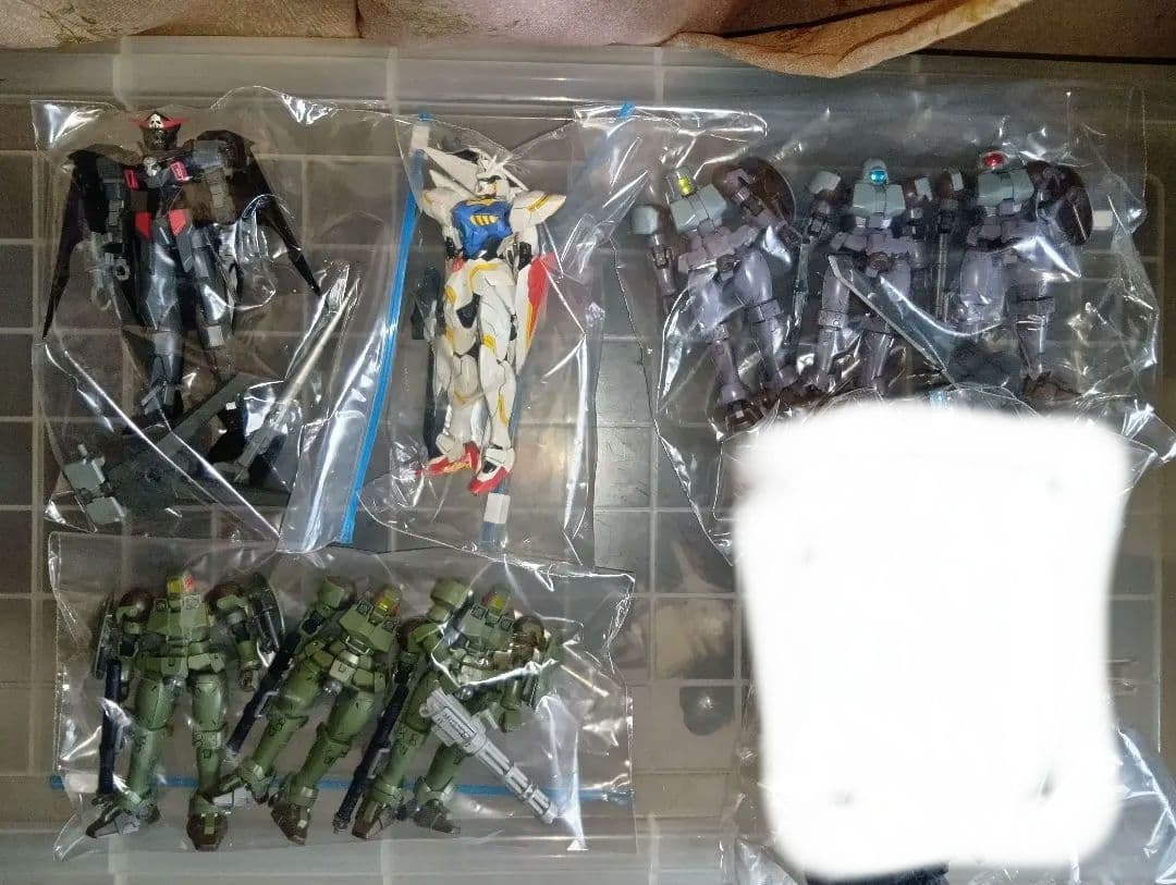 HGガンプラAGE、鉄血、ビルド、ブレイカー他色々完成品ジャンク