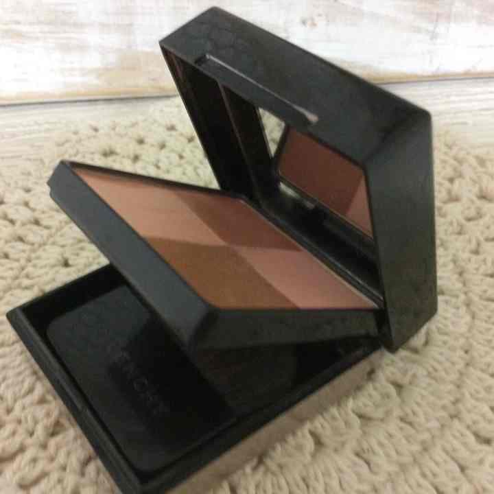 売り切れました。ジバンシー プリズムアゲイン