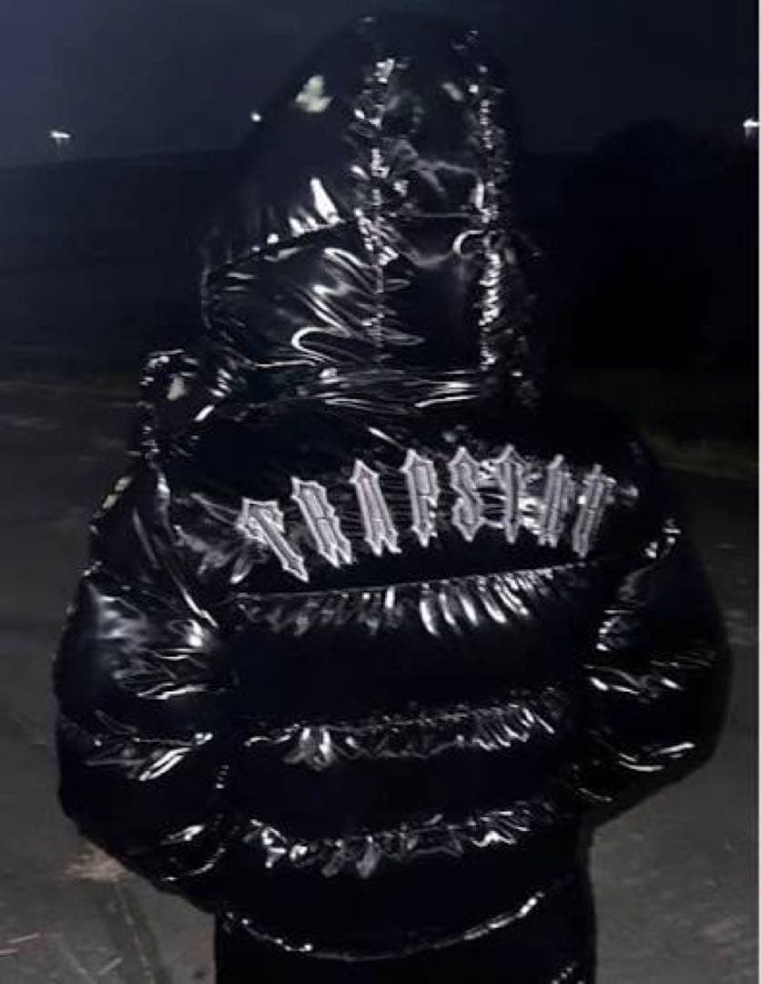 【超人気】TRAPSTAR 黒 パファージャケット フード付き