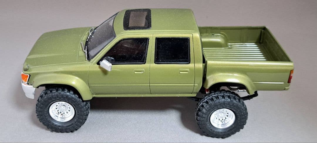 プラモデル完成品　ハイラックスダブルキャブ