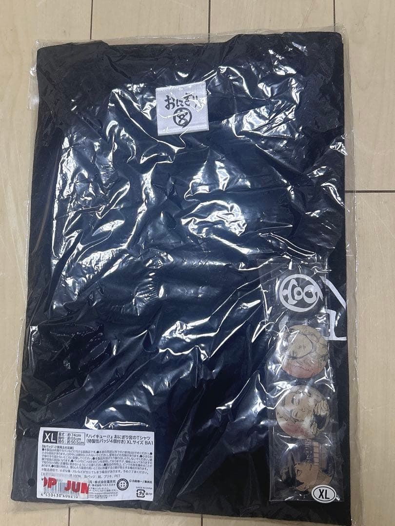 ハイキュー！！ おにぎり宮のTシャツ 特製缶バッジ4個付き