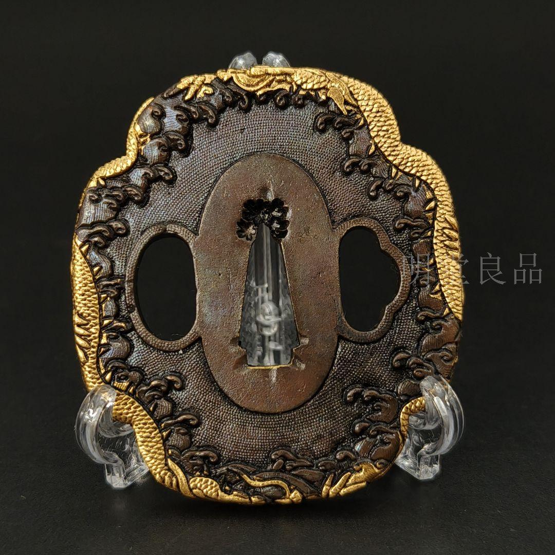 XG93　日本刀装具　刀鍔　龍の図　銅地　細工　絵金銀　刀剣美術　武道具