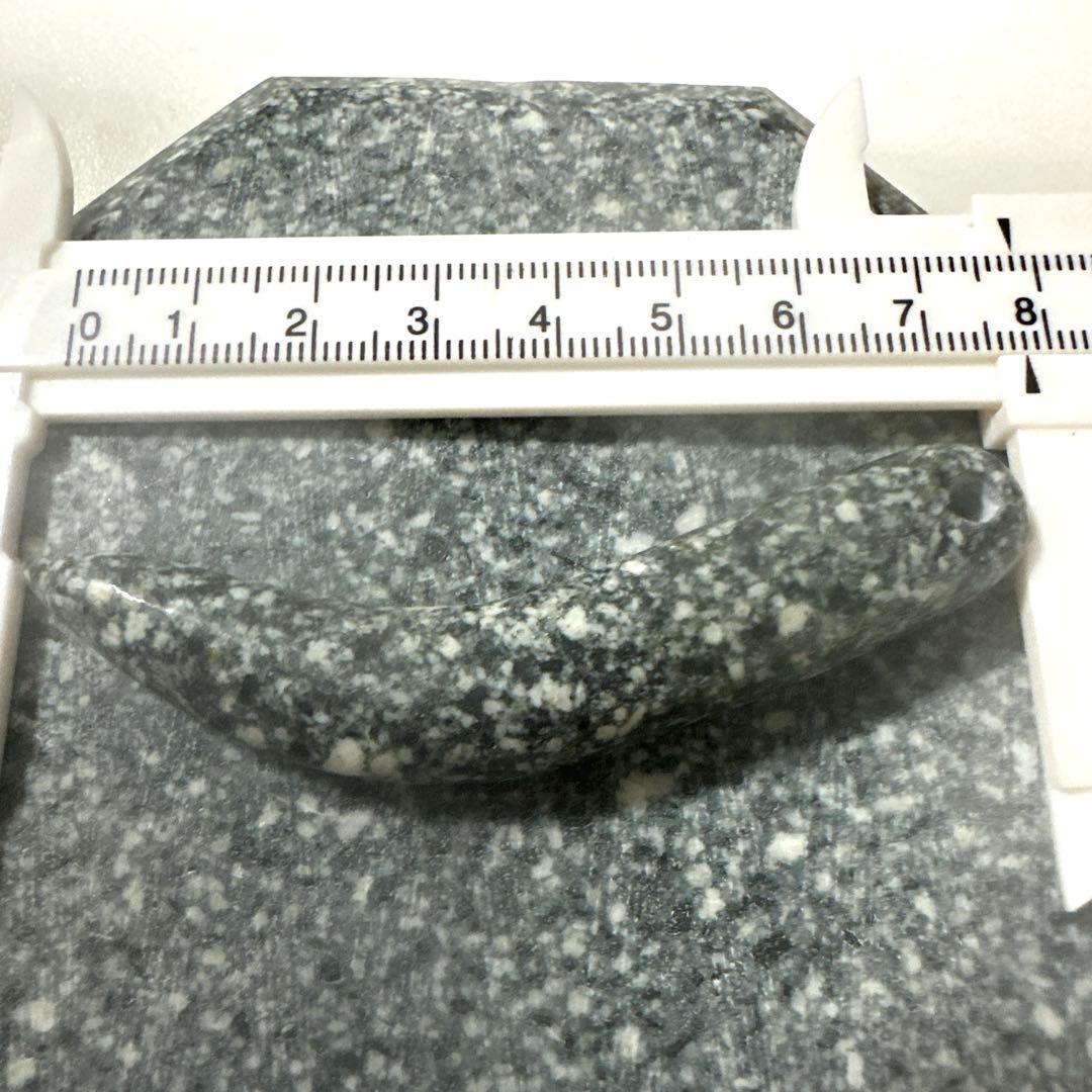 遠野の霊石　牙型　獣型　牙勾玉　高波動　ハンドメイド　7.8cm大