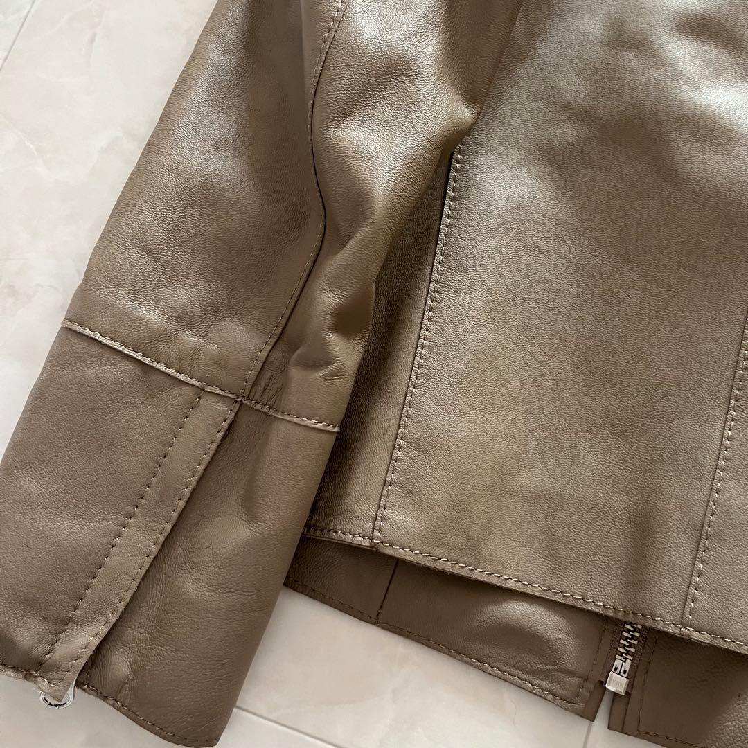 美品✨23区 シングルライダースジャケット　本革　羊革　グレージュ　34