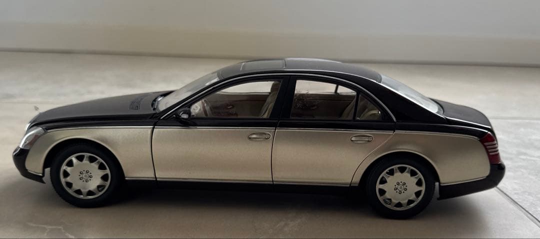 Maybach 57 モデルカー⭐︎1/18スケール⭐︎ AUTOart ツートーン