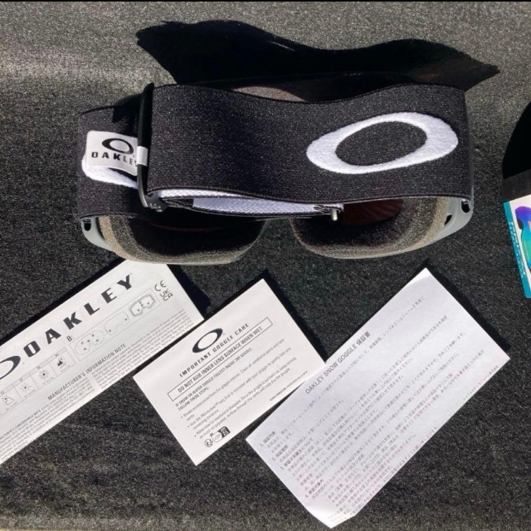新品未使用　オークリーゴーグル　フライトトラッカーＬ　オークリースノーゴーグル