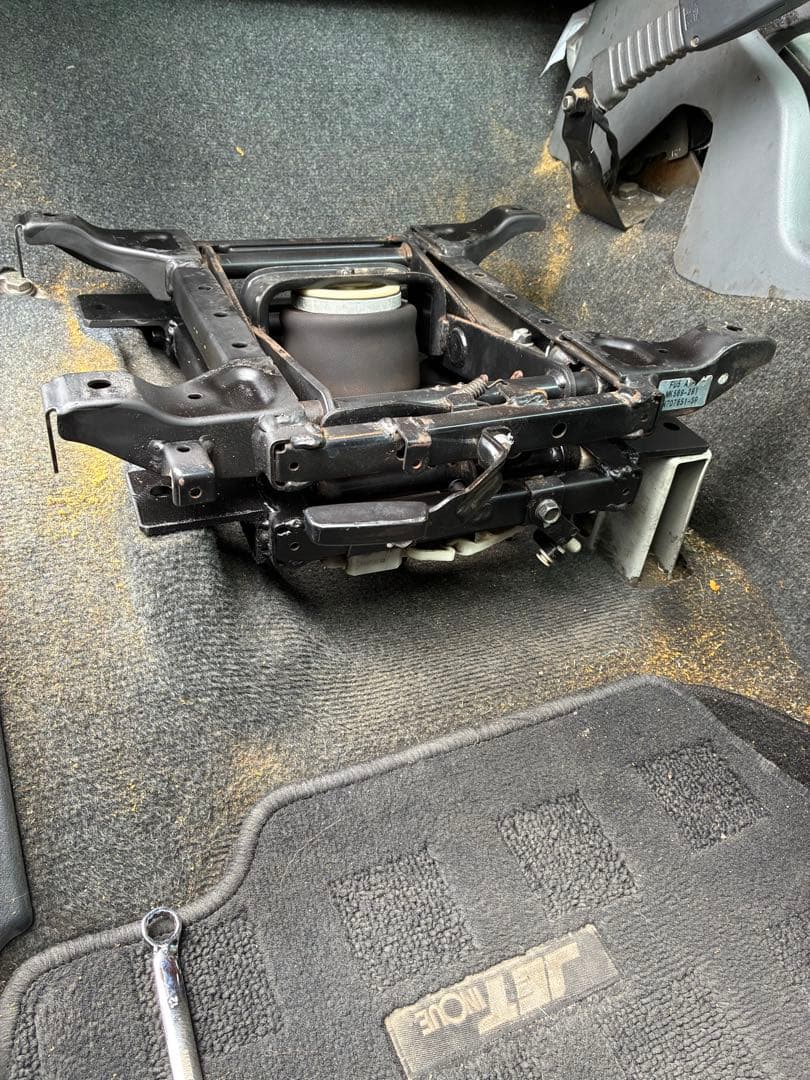 ふそう　ファイター　シートダンパー　エアシート