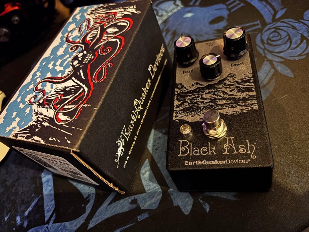 EarthQuaker Devices / Black Ash ファズ