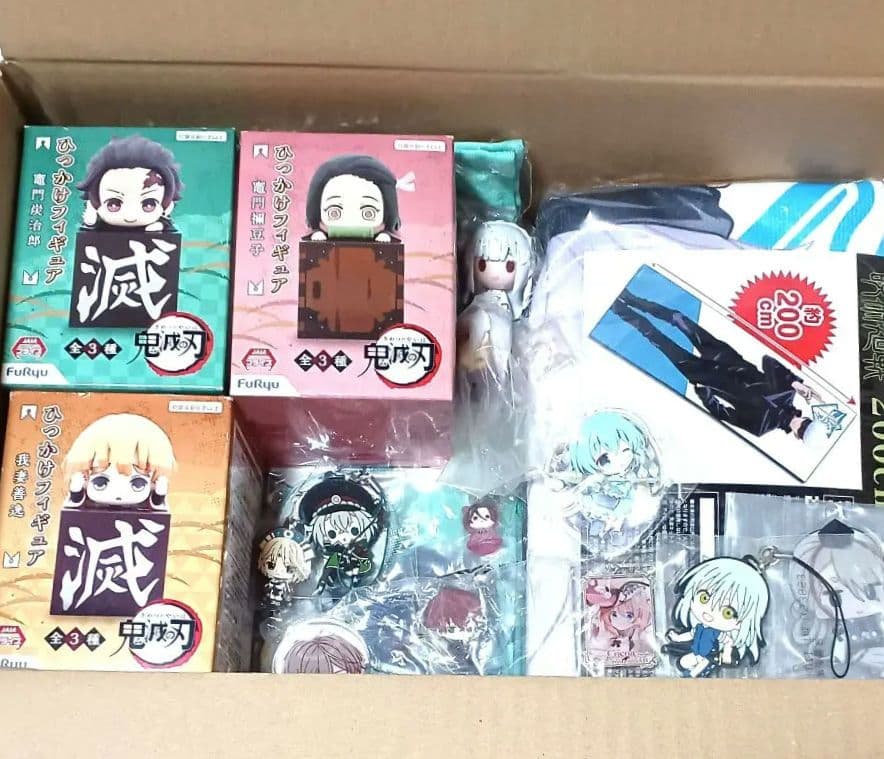 期間限定!! アニメ、キャラクターグッズ100点まとめ売り!! 鬼滅の刃多め!!