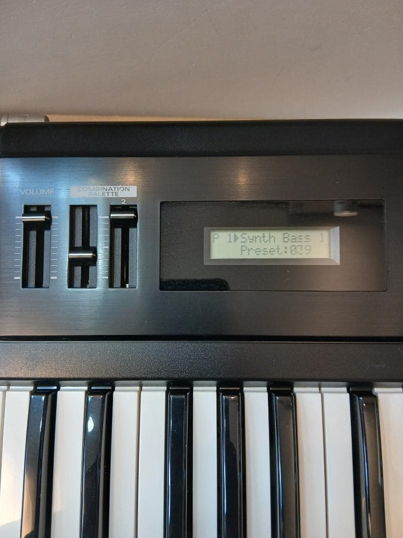 Roland　XP-10　シンセサイザー