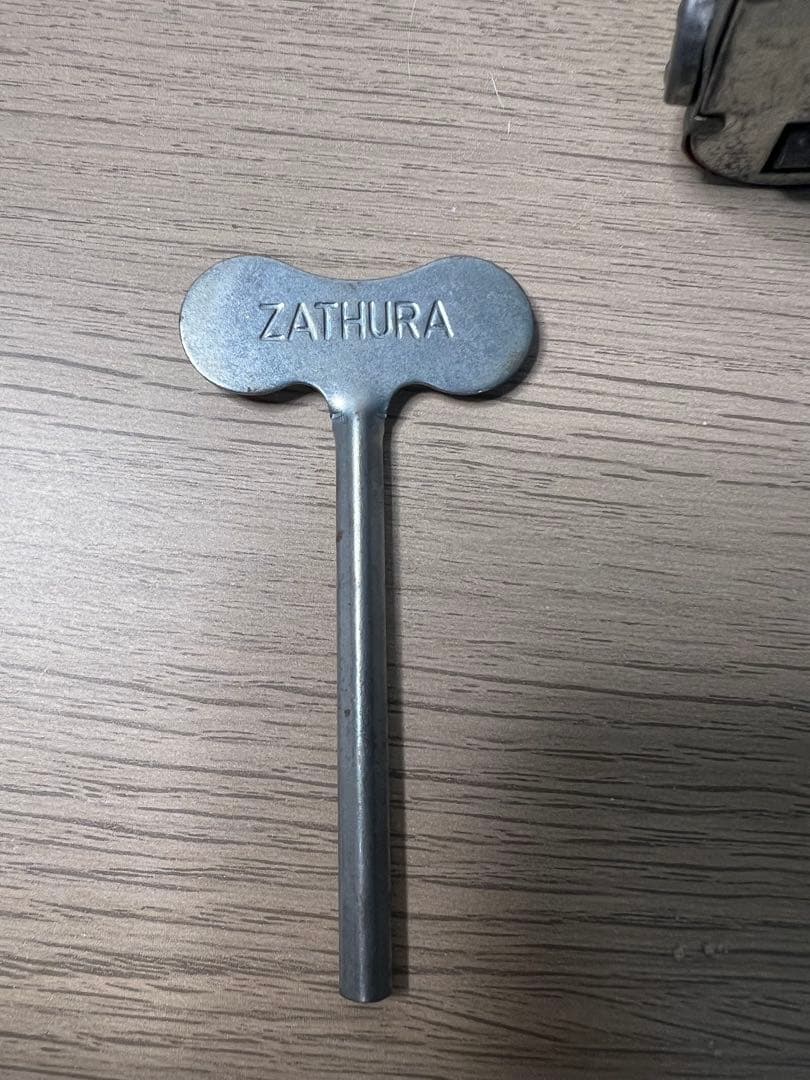 【希少】映画『ザスーラ』ブリキ製ぜんまい式ロボット Schylling社製