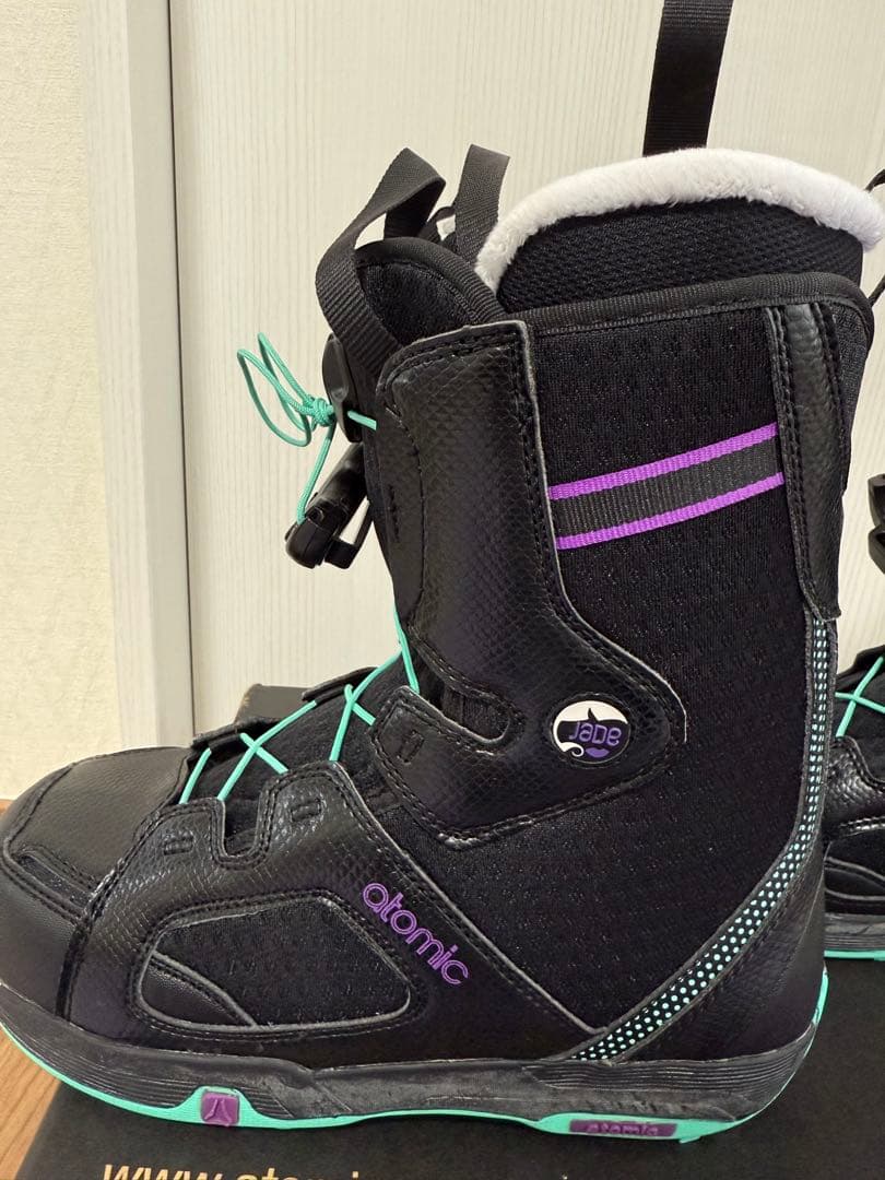 atomic スノーボードブーツ 女性用 黒/水色/紫