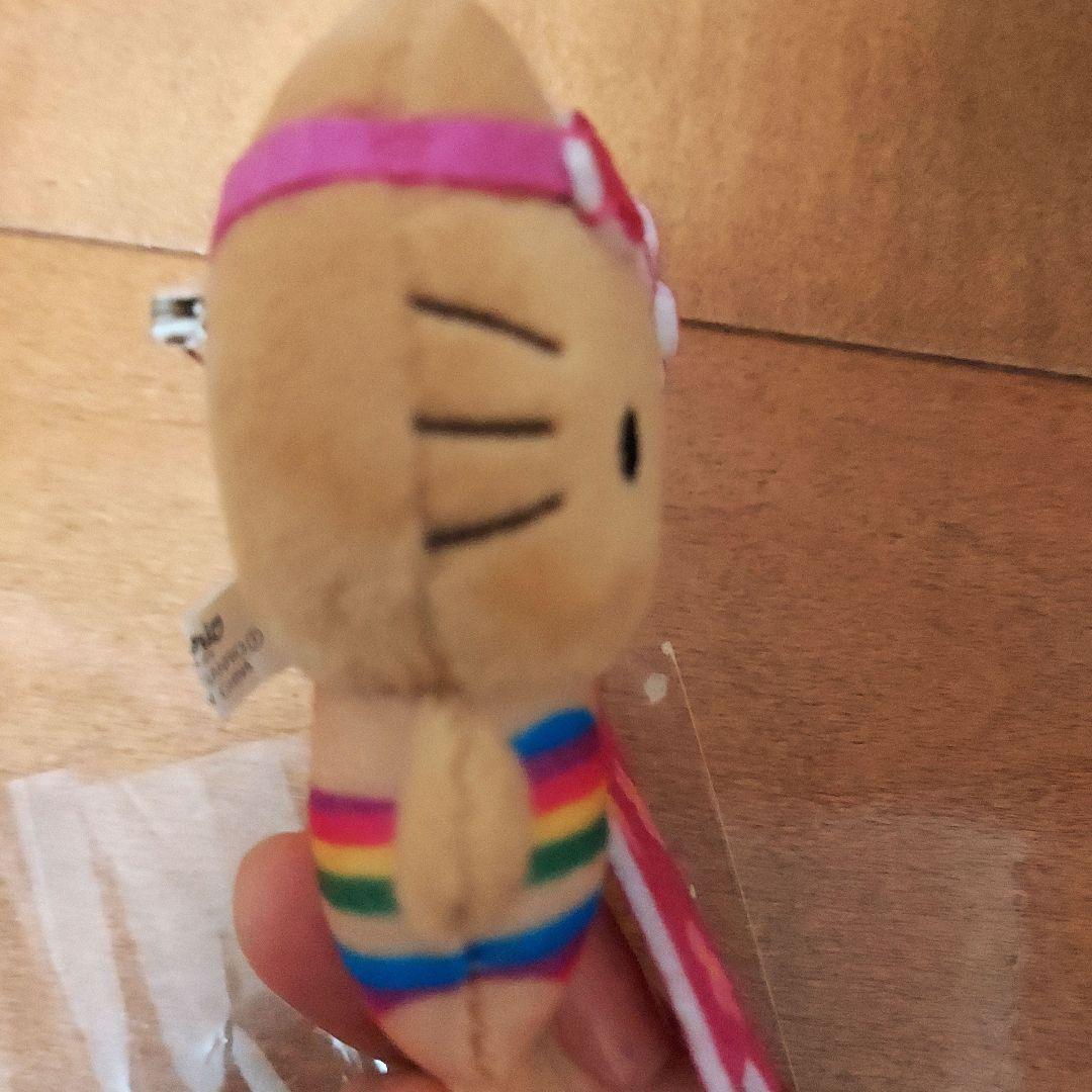 サンリオ　ハローキティ　45周年展　17サーフ　マスコットブローチ希少