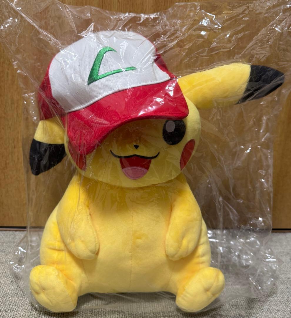 ぼうしをかぶったピカチュウぬいぐるみ