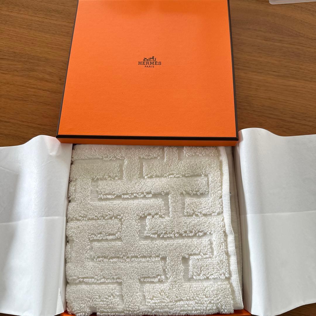 【新品未使用】HERMES エルメル カレ・タオル ステアーズ ナチュラル