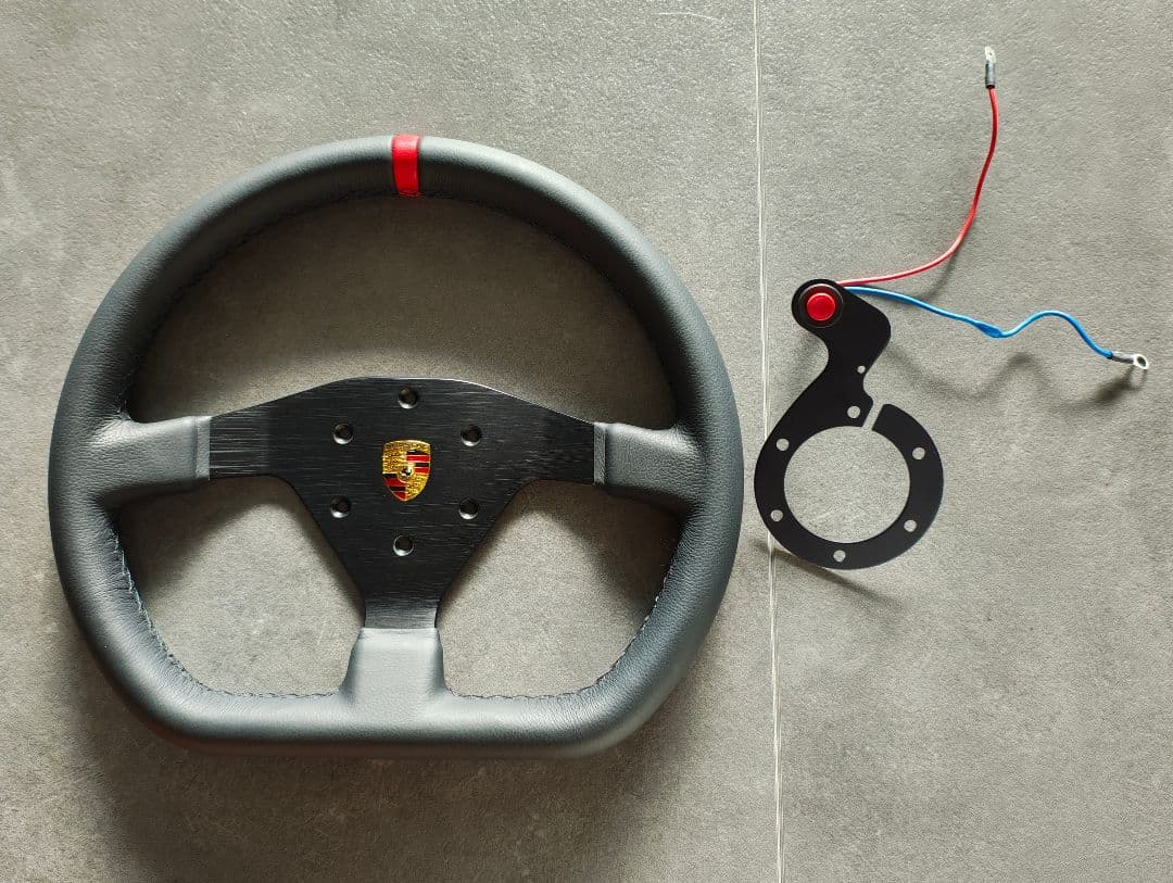 ポルシェクレスト付き ステアリング とスパルコホーンリング