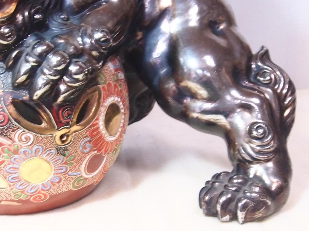 【希少・良品】九谷焼 狛犬 シルバー/銀色 玉乗り獅子/シーサー 魔除け 置物