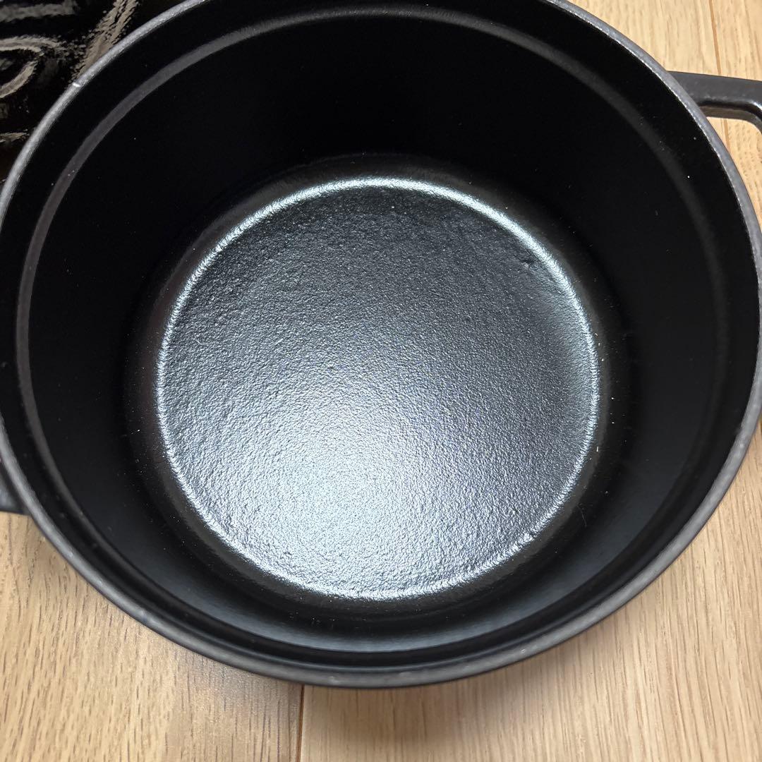 新品未使用 staub 18cm ココットラウンド