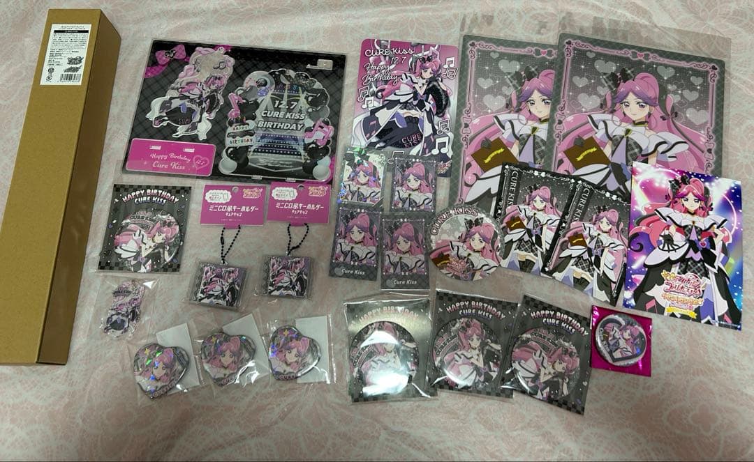 キュアキッス　プリキュア　グッズ　まとめ売り　アクスタ　バースデー　缶バッジ