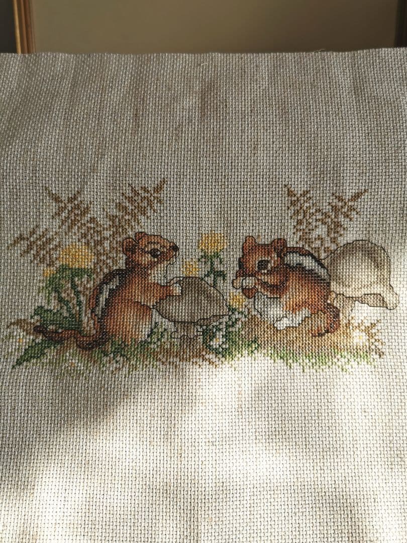 アンティークニードルクロスポイント草原のシマリス麻クロス 蒲公英ドングリ茸リネン