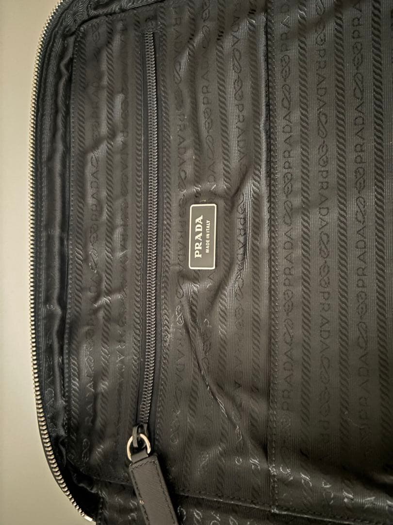 【鍵付き南京錠】PRADA ビジネスバッグ 三角ロゴ サフィアーノレザー メンズ