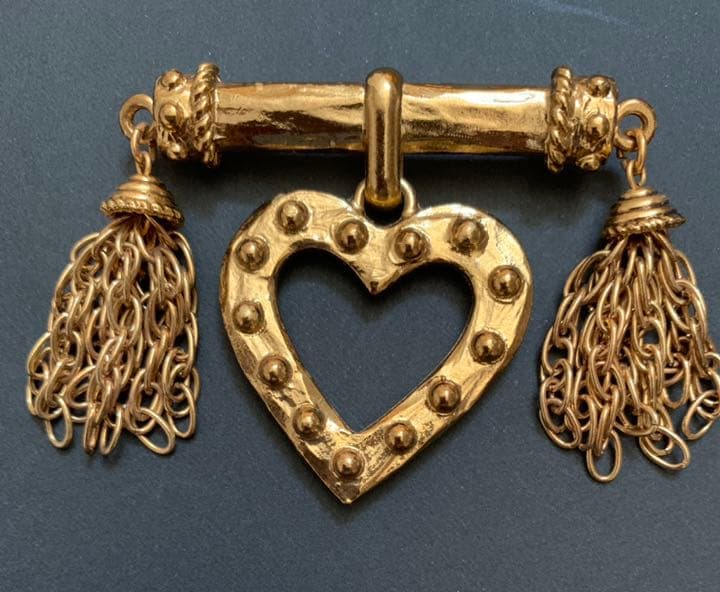 はちはち　モスキーノ　ブローチ