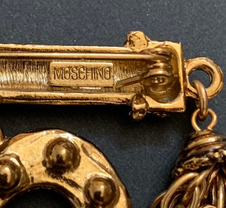 はちはち　モスキーノ　ブローチ
